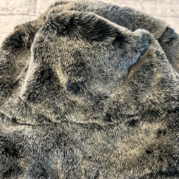 FAUX FUR GREY/BLACK WOMEN’S BUCKET HAT ACRYLIC OUTER FIT LARGE - Picture 10 of 10